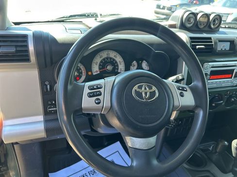 Used 2013 Toyota FJ Cruiser 4WD w/ Convenience Pkg image 10
