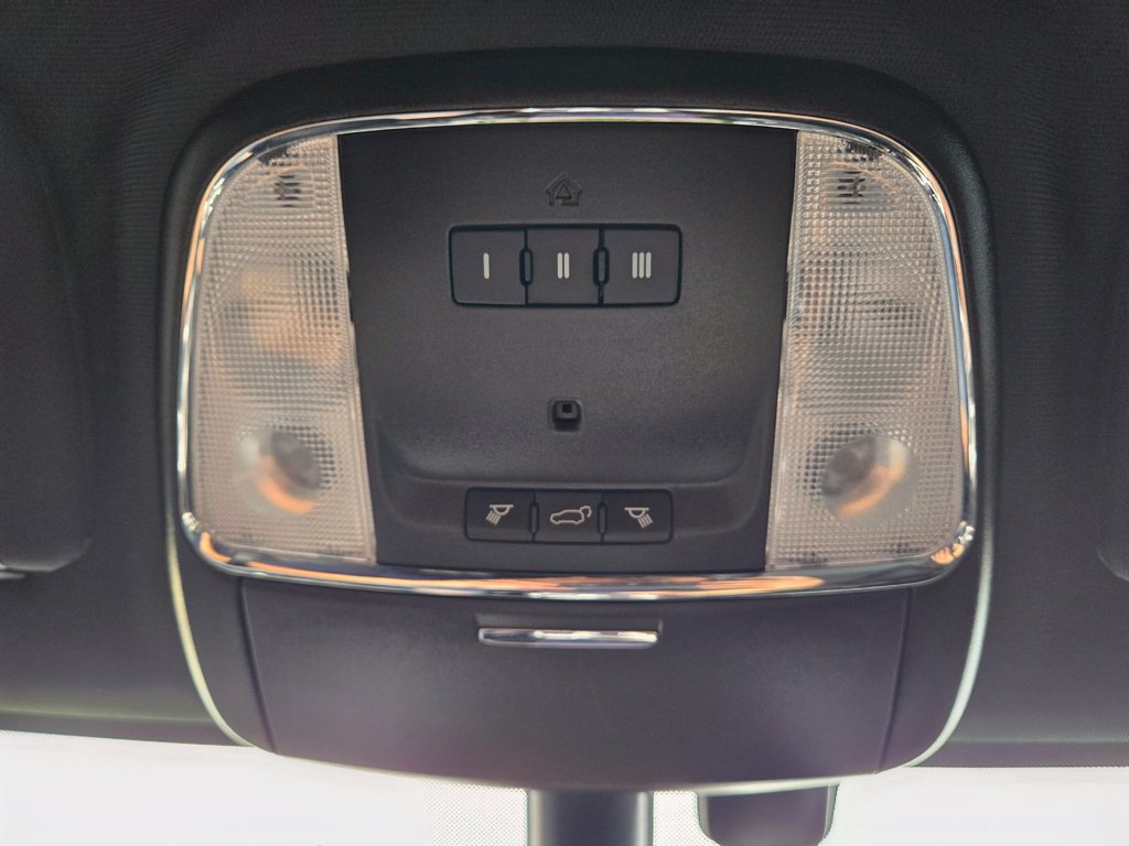 Used 2019 Jeep Grand Cherokee Altitude RWD image 35