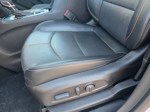 Used 2023 Chevrolet Equinox Premier image 12