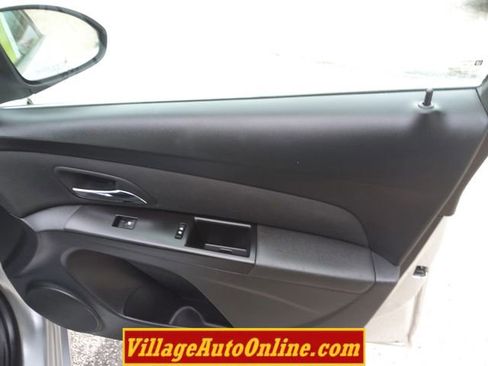 Used 2016 Chevrolet Cruze LT image 32