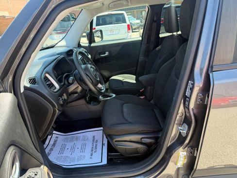 Used 2017 Jeep Renegade Latitude w/ Cold Weather Group AWD/4WD image 10