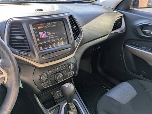 Used 2018 Jeep Cherokee Latitude image 15
