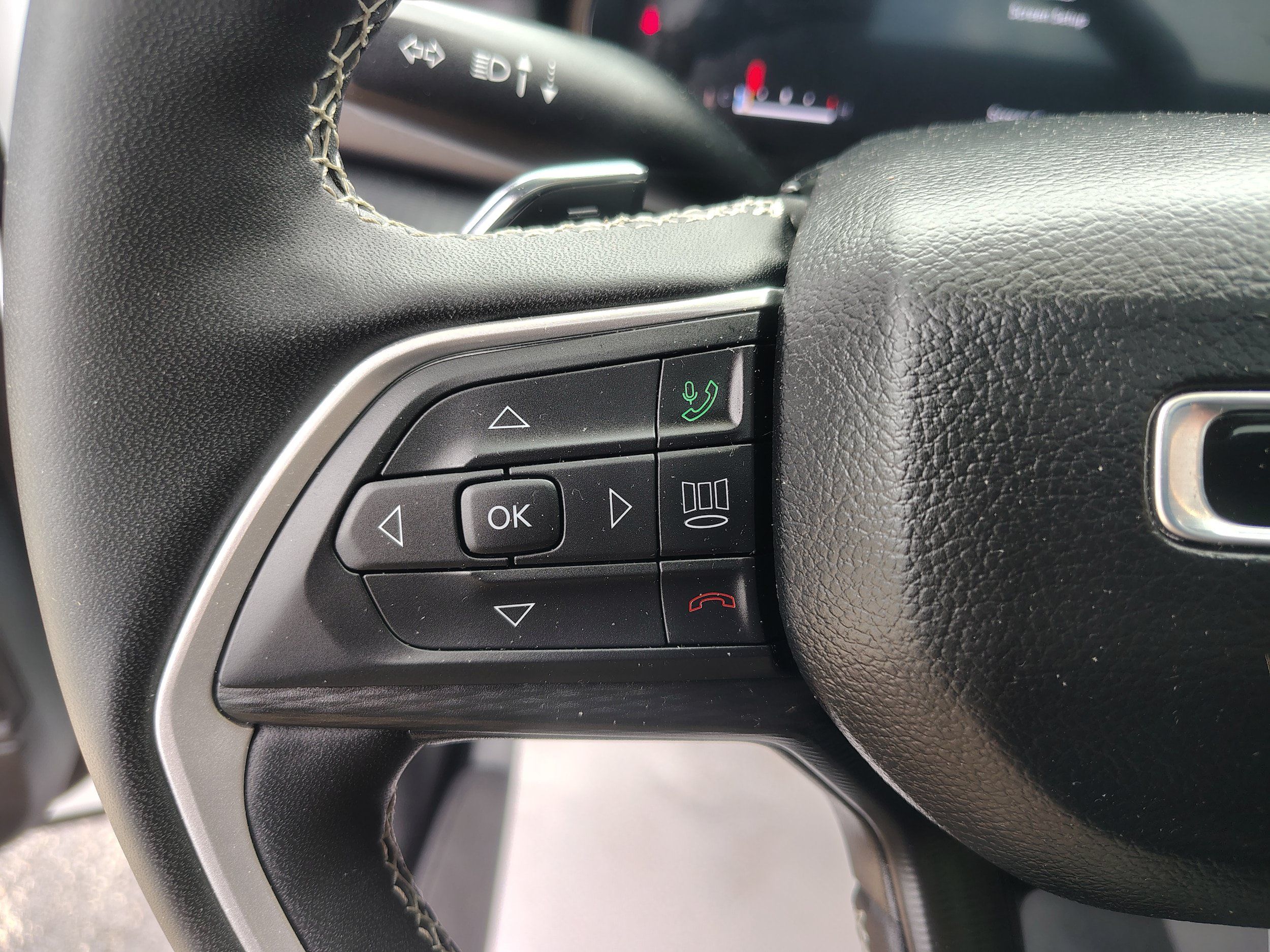 Certified 2024 Jeep Grand Cherokee Altitude AWD/4WD image 32