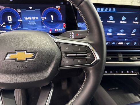 Used 2025 Chevrolet Equinox EV LT image 29