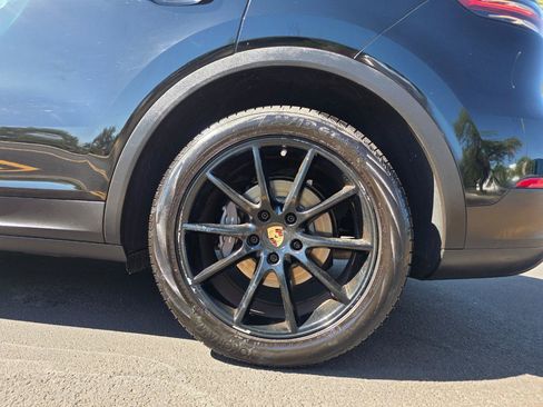 Used 2022 Porsche Cayenne AWD/4WD image 28