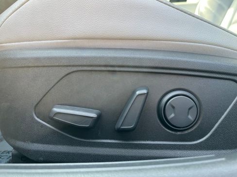 Used 2025 Hyundai Elantra Limited FWD image 24