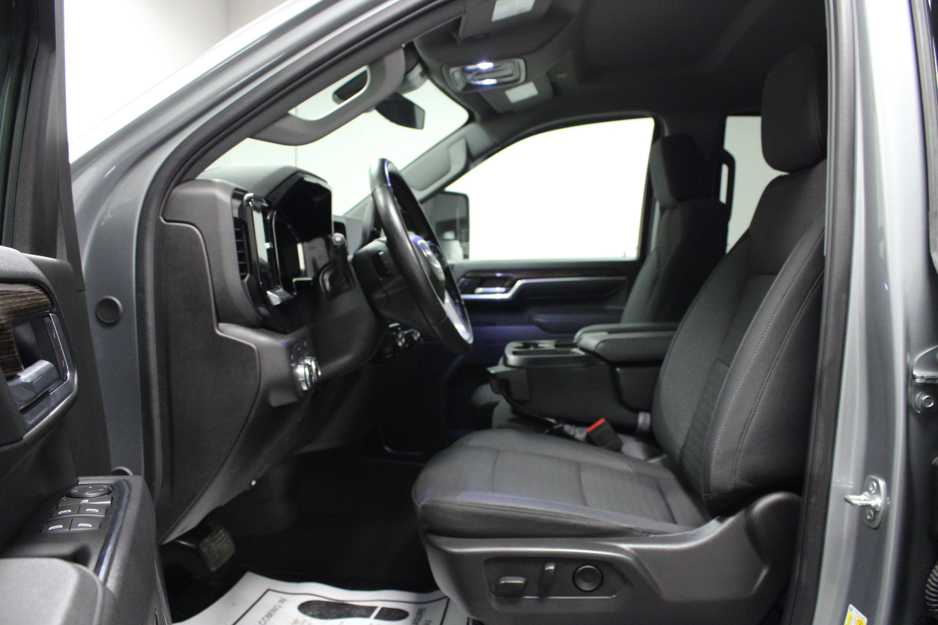 Used 2025 GMC Sierra 2500 SLE w/ SLE Convenience Package AWD/4WD image 12