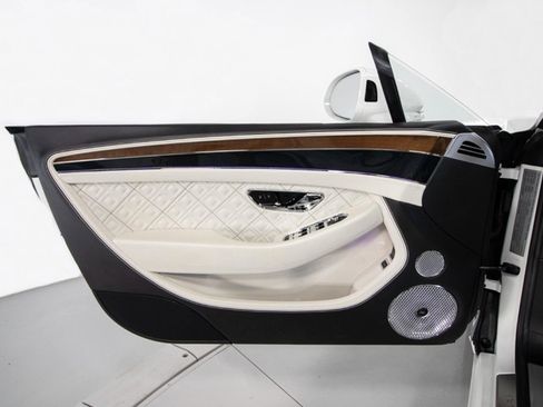 Used 2020 Bentley Continental GT V8 First Edition image 34