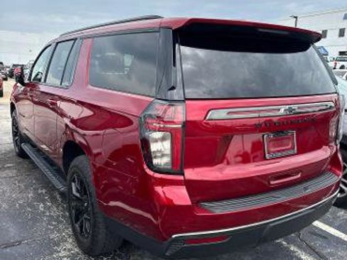 Used 2022 Chevrolet Suburban Z71 w/ Luxury Package AWD/4WD image 4
