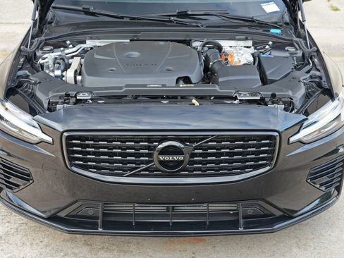 Used 2022 Volvo S60 T8 R-Design w/ Climate Package AWD/4WD image 8