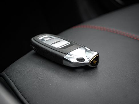 Used 2022 Lamborghini Huracan EVO AWD/4WD image 38