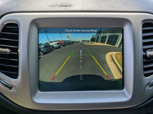 Used 2019 Jeep Compass Latitude w/ Popular Equipment Group FWD image 13