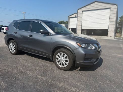 Used 2020 Nissan Rogue S FWD image 2