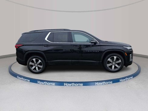 Used 2023 Chevrolet Traverse LT w/ LT Premium Package AWD/4WD image 7