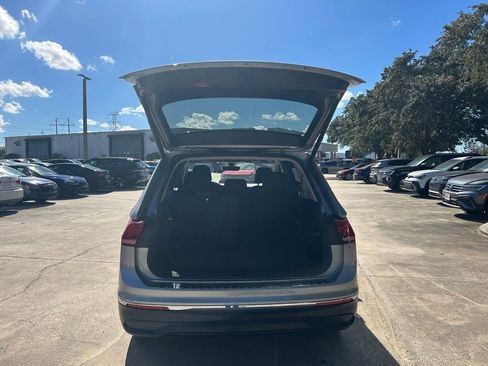 Used 2022 Volkswagen Tiguan SE image 40