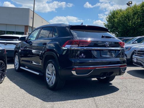 Certified 2023 Volkswagen Atlas Cross Sport SE w/ Panoramic Sunroof Package AWD/4WD image 5