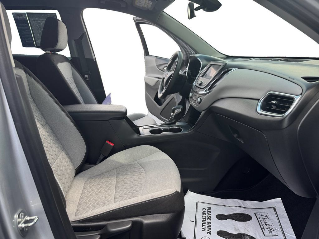 Used 2022 Chevrolet Equinox LS FWD image 18