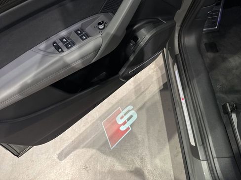 Used 2024 Audi SQ5 Prestige image 11