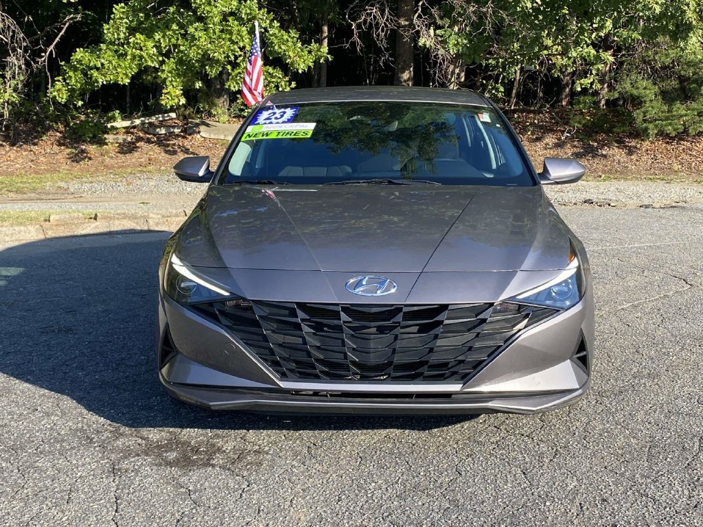 Used 2023 Hyundai Elantra SEL w/ Cargo Package FWD image 7