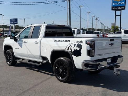 Used 2025 Chevrolet Silverado 2500 LT AWD/4WD image 3