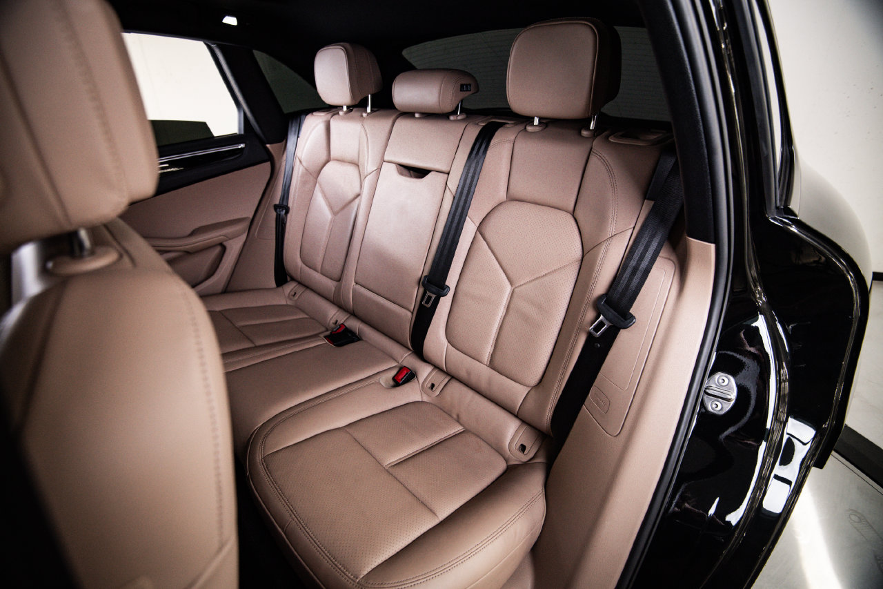 Certified 2024 Porsche Macan AWD/4WD image 24