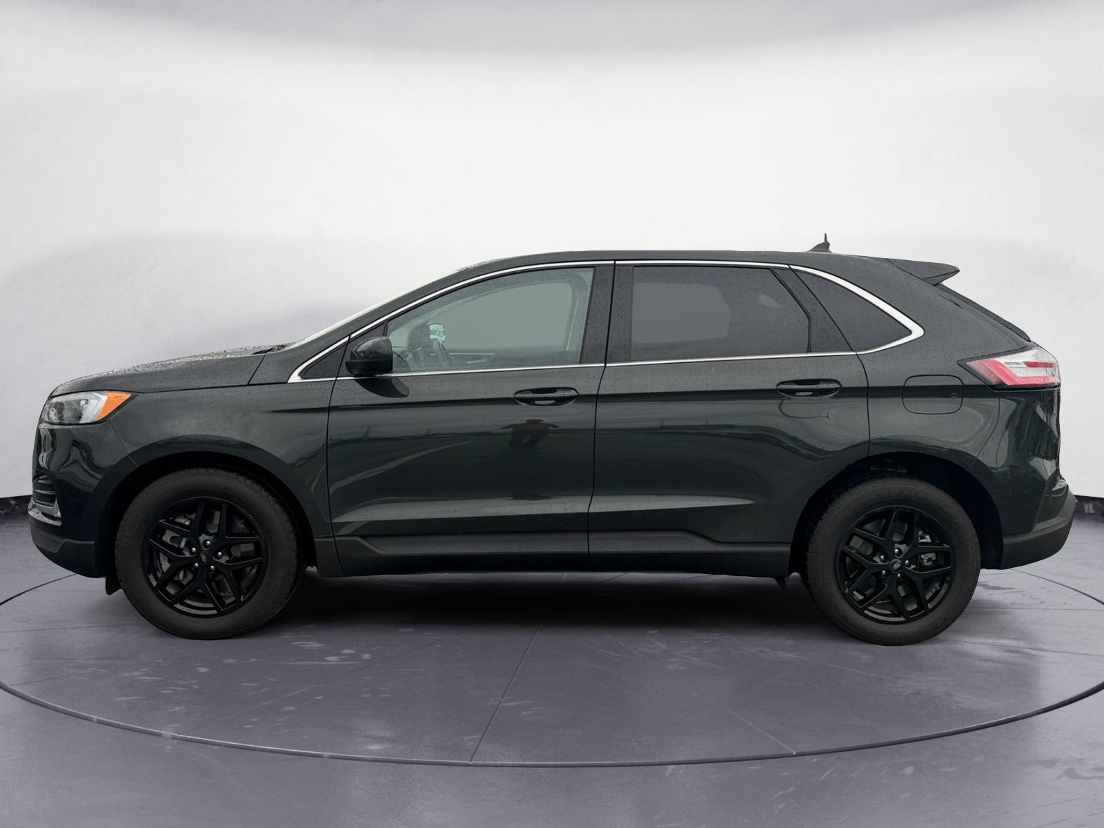 Used 2024 Ford Edge SEL w/ Convenience Package AWD/4WD image 3