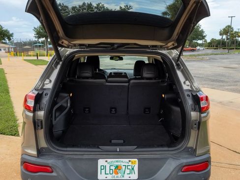 Used 2018 Jeep Cherokee Limited AWD/4WD image 8