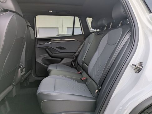 New 2026 Volkswagen Tiguan SE R-Line FWD image 16