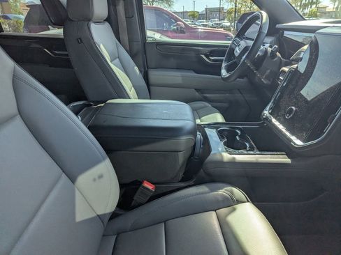 Used 2025 GMC Yukon XL Elevation w/ Elevation Premium Package image 6