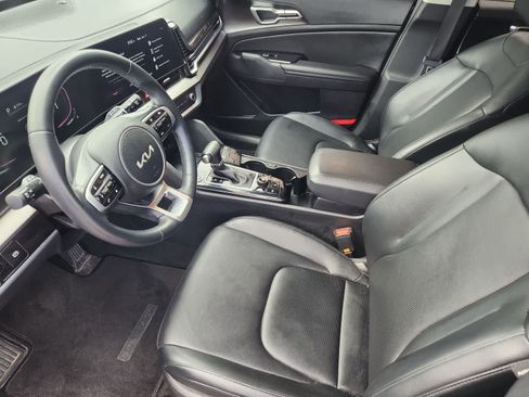Used 2024 Kia Sportage EX FWD image 2