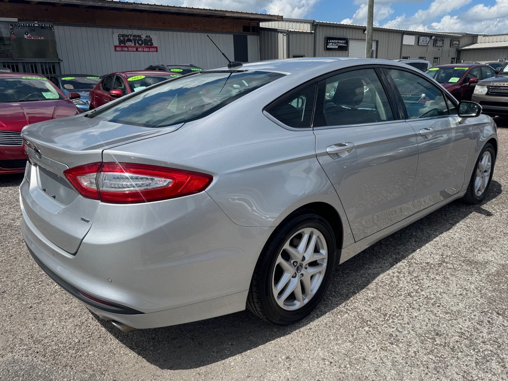 Used 2016 Ford Fusion SE FWD image 4