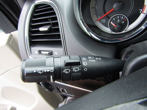 Used 2018 Dodge Grand Caravan SXT w/ Rear Park Assist Package image 10