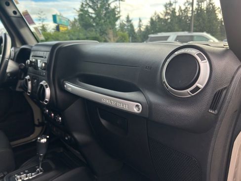 Used 2017 Jeep Wrangler Unlimited Sahara w/ Max Tow Package image 26