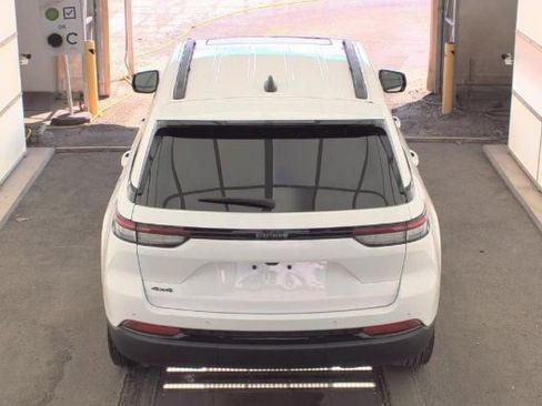 Used 2024 Jeep Grand Cherokee Altitude image 4