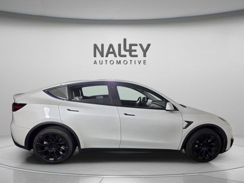 Used 2022 Tesla Model Y Long Range image 6
