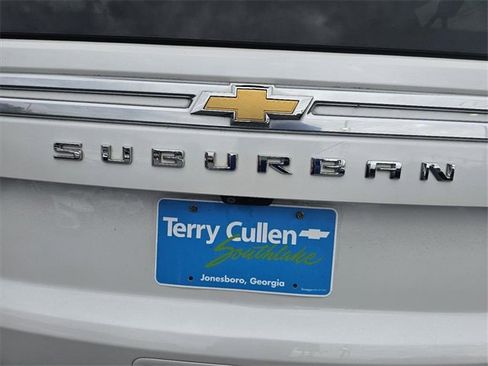 Used 2022 Chevrolet Suburban High Country image 10