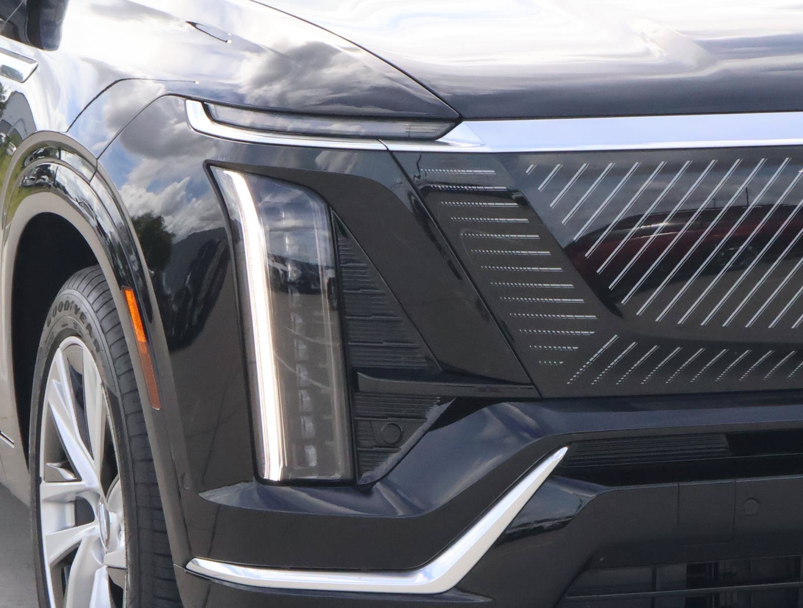 Certified 2027 Cadillac Vistiq Luxury w/ LPO, Floor Liner Package AWD/4WD image 9