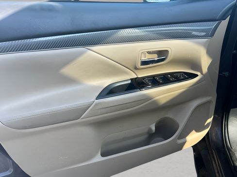 Used 2019 Mitsubishi Outlander SEL AWD/4WD image 17