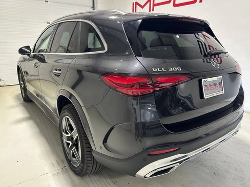 Used 2025 Mercedes-Benz GLC 300 4MATIC image 5
