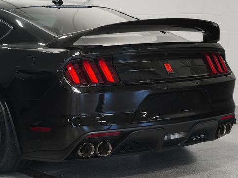 Used 2020 Ford Mustang Shelby GT350R w/ GT350R Equipment Group 920A RWD image 11