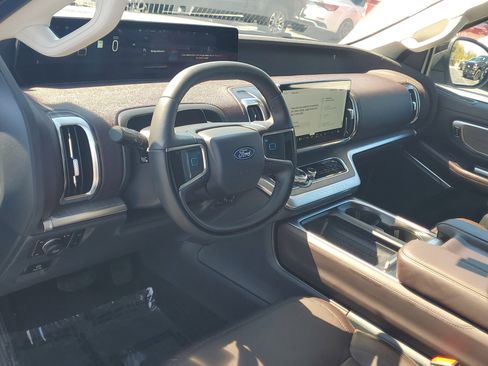 Certified 2025 Ford Expedition Platinum w/ Platinum Ultimate Package image 23