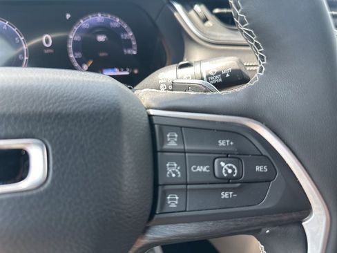 Used 2024 Jeep Grand Cherokee Limited image 41