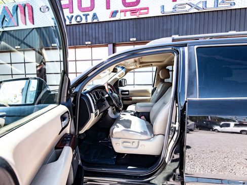 Used 2012 Toyota Sequoia Platinum image 25