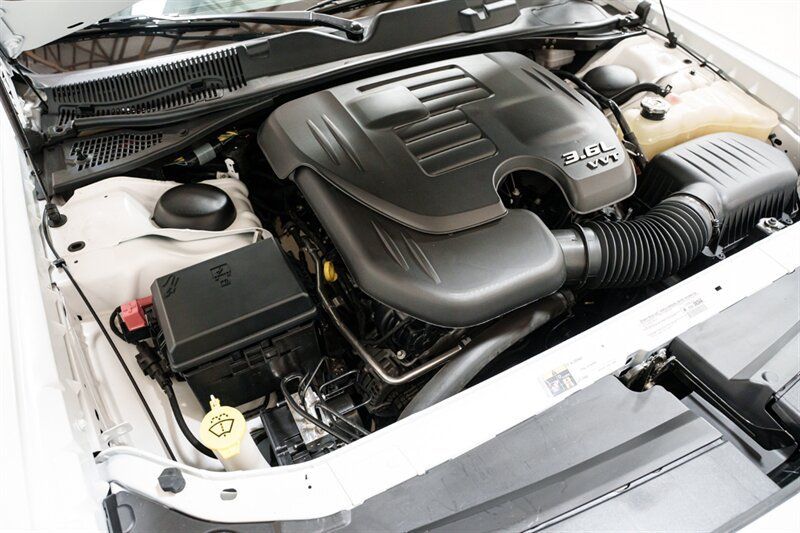 Used 2014 Dodge Challenger SXT RWD image 31