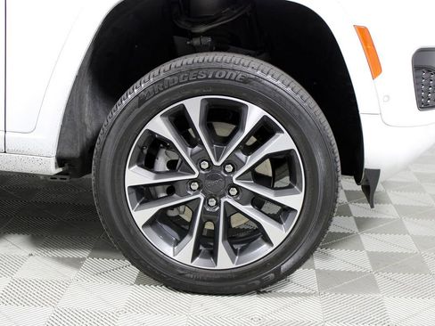 Used 2023 Jeep Grand Cherokee Overland w/ Advanced Protech Group III image 19