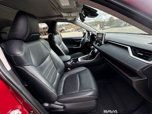 Used 2020 Toyota RAV4 Limited image 12
