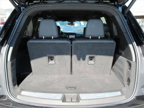 Used 2025 Cadillac XT6 Premium Luxury image 31