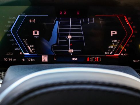 Used 2025 BMW X6 M Competition w/ Executive Package image 17