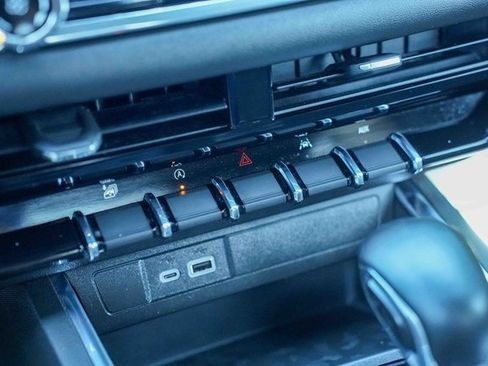 Used 2024 GMC Canyon Elevation image 37