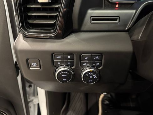 Used 2023 GMC Sierra 1500 AT4 w/ AT4 Premium Package AWD/4WD image 33
